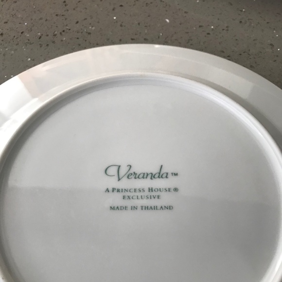 Dinnerware Set - Picture 9 of 9